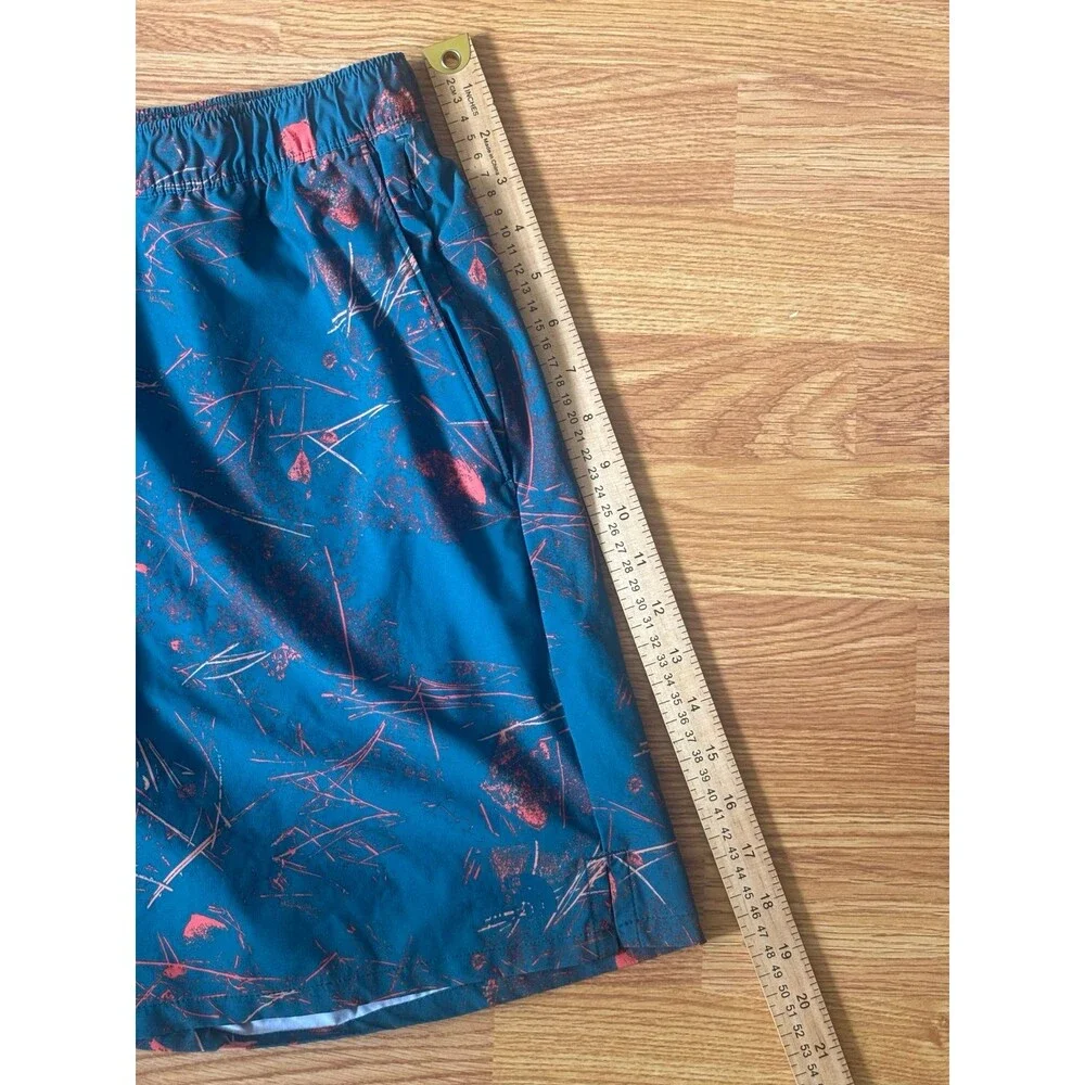 The North Face Men’s Large Printed Shorts Blue Red Outdoor Hiking Casual